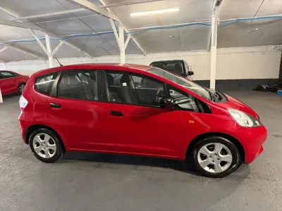 Used Honda Jazz SE 90 HP (66 kW) 2010 Red Hatchback