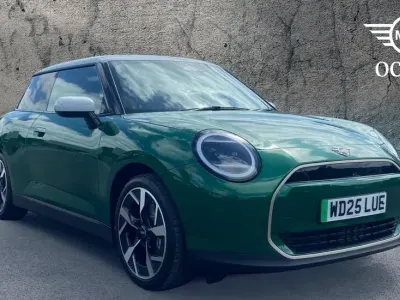 Begagnad Mini Cooper Hatch 133 kW (181 HK) 2025 Grön Halvkombi