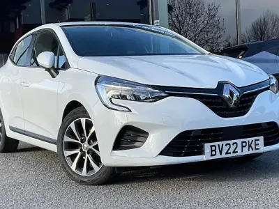 Used Renault Clio Iconic 90 HP (66 kW) 2022 White Hatchback