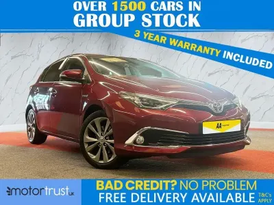 Używany Toyota Auris Hybrid 136 KM (100 kW) 2017 Czerwony Hatchback