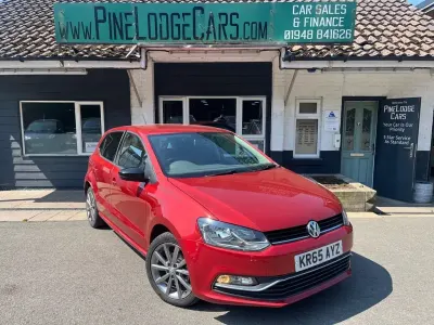 Used VW Polo Design 90 HP (66 kW) 2015 Red Hatchback