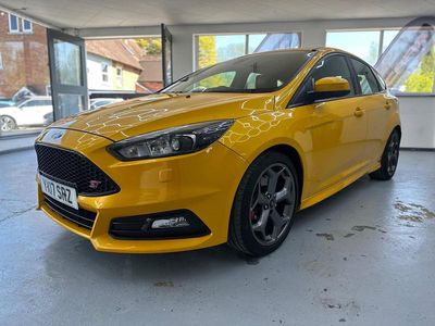 Używany Ford Focus ST 250 KM (183 kW) 2017 Żółty Hatchback