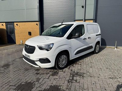 Used Vauxhall Combo Sportive 130 HP (95 kW) 2019 White Van