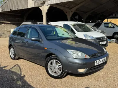 Käytetty Ford Focus Zetec 100 HP (73 kW) 2004 Harmaa Viistoperä