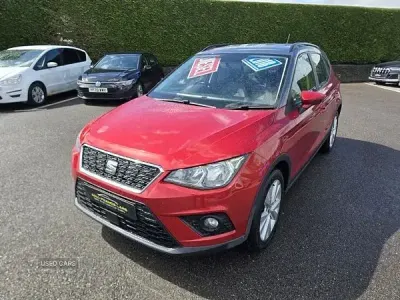 Usado Seat Arona SE Technology 115 CV (84 kW) 2018 Rojo SUV