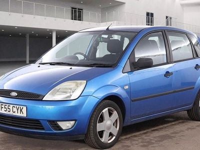 Usado Ford Fiesta Zetec 79 HP (58 kW) 2005 Azul Citadino