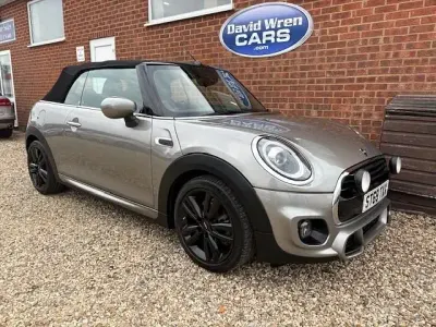 Usado Mini Cooper Cabriolet Sport 136 CV (100 kW) 2019 Plateado Descapotable