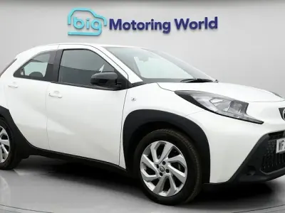 Used Toyota Aygo X PURE 72 HP (52 kW) 2023 White SUV