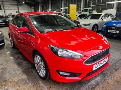 Used Ford Focus Zetec 120 HP (88 kW) 2015 Red Hatchback