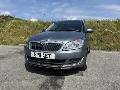 Usado Skoda Roomster SE 105 HP (77 kW) 2011 Cinzento Monovolume