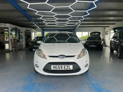 Used Ford Fiesta Titanium 96 HP (70 kW) 2009 White Hatchback