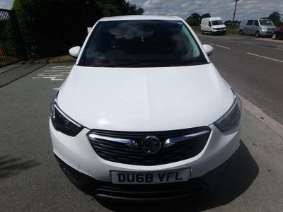 Used Vauxhall Crossland X 81 HP (59 kW) 2018 White SUV