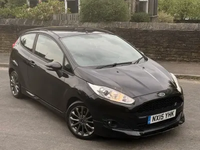 Begagnad Ford Fiesta Zetec 125 HK (91 kW) 2015 Svart Halvkombi