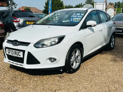 Used Ford Focus Zetec 2013 White Hatchback