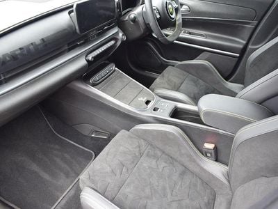 Used Abarth 600e Scorpionissima 202 kW (276 HP) 2025 Purple SUV