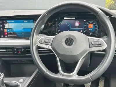 Begagnad VW Golf VII Life 2020 Blå Halvkombi