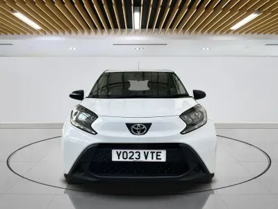 Used Toyota Aygo X PURE 72 HP (52 kW) 2023 White SUV
