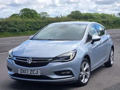 Used Vauxhall Astra SRi 150 HP (110 kW) 2017 Silver Hatchback