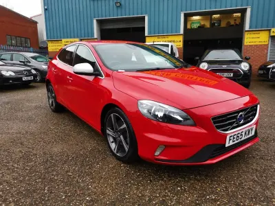 Usado Volvo V40 R-Design 122 HP (89 kW) 2015 Vermelho Citadino