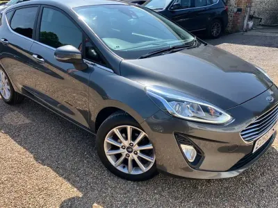 Używany Ford Fiesta Titanium 100 KM (73 kW) 2018 Szary Hatchback