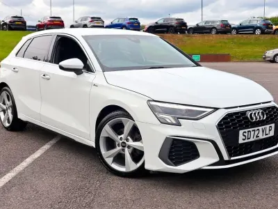 Używany Audi A3 S-Line 110 KM (80 kW) 2023 Biały Sedan/Limuzyna