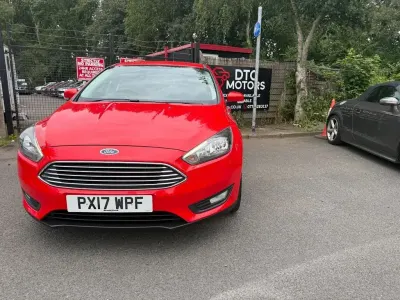 Used Ford Focus Zetec 125 HP (91 kW) 2017 Red Hatchback