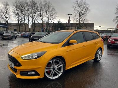 Used Ford Focus ST 185 HP (136 kW) 2016 Yellow Estate