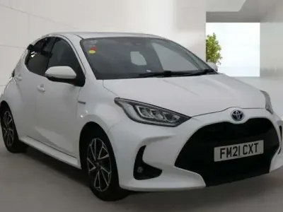 Used Toyota Yaris Design 116 HP (85 kW) 2021 White Hatchback