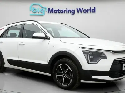 Usado Kia Niro 141 HP (103 kW) 2022 Branco SUV