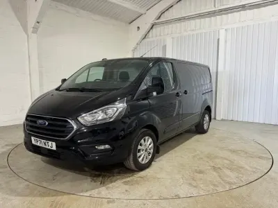 Usado Ford Transit Custom Limited 130 HP (95 kW) 2021 Preto Van