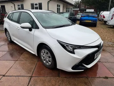 Used Toyota Corolla 140 HP (102 kW) 2023 White Van