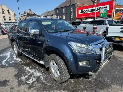 Used Isuzu Pick up 161 HP (118 kW) 2016 Blue Pickup