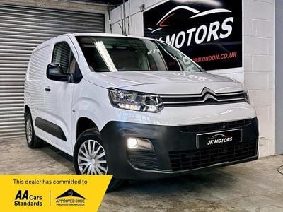 Used Citroën Berlingo 76 HP (55 kW) 2021 White MPV