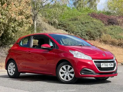 Used Peugeot 208 Access 68 HP (50 kW) 2016 Red Hatchback