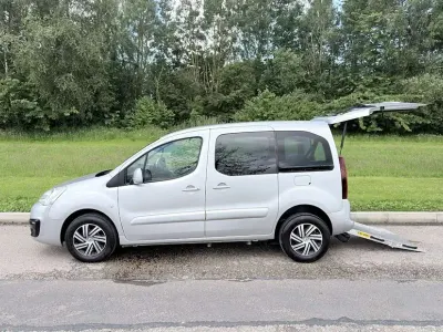Used Citroën Berlingo Feel 100 HP (73 kW) 2017 Silver MPV