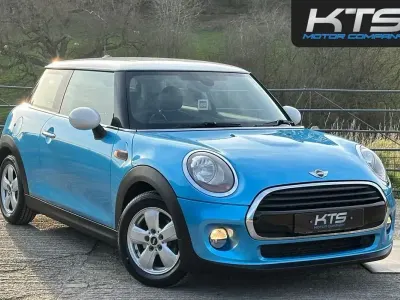 Begagnad Mini Cooper Hatch 136 HK (100 kW) 2017 Blå Halvkombi