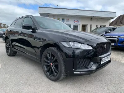 Begagnad Jaguar F-Pace Chequered Flag 180 HK (132 kW) 2019 Svart SUV