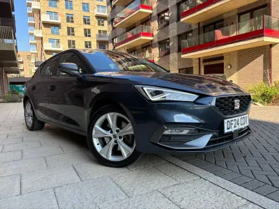 Begagnad Seat Leon FR 204 HK (150 kW) 2024 Grå Halvkombi