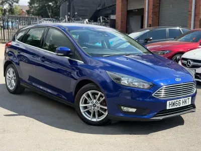Used Ford Focus Zetec 125 HP (91 kW) 2016 Blue Hatchback
