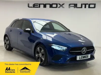Begagnad Mercedes A180 Sport Edition 136 HK (100 kW) 2025 Blå Halvkombi