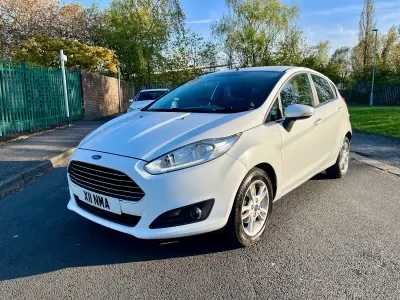 Used Ford Fiesta Zetec 75 HP (55 kW) 2016 White Hatchback