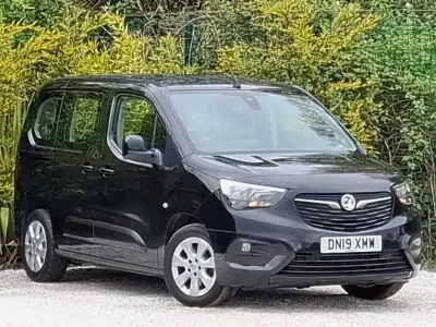 Second-hand Vauxhall Combo 110 CP (80 kW) 2019 Negru Monovolum