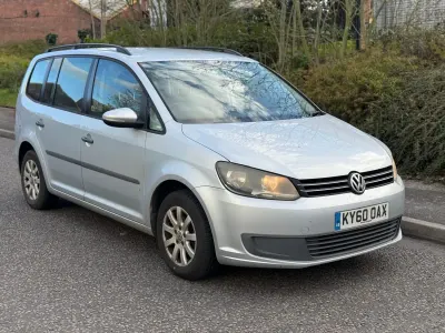 Usata VW Touran S 105 CV (77 kW) 2011 Argento Monovolume