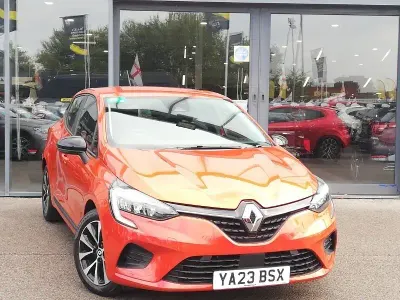 Used Renault Clio Evolution 145 HP (106 kW) 2023 Orange Hatchback