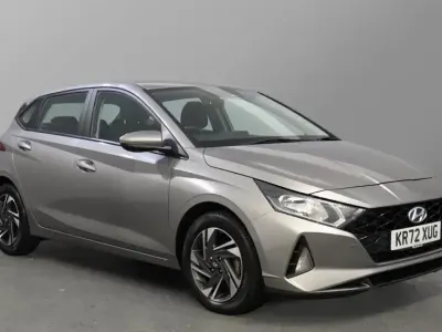 Used Hyundai i20 SE 100 HP (73 kW) 2023 Brass Hatchback