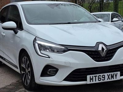Used Renault Clio V Iconic 85 HP (62 kW) 2020 White Hatchback
