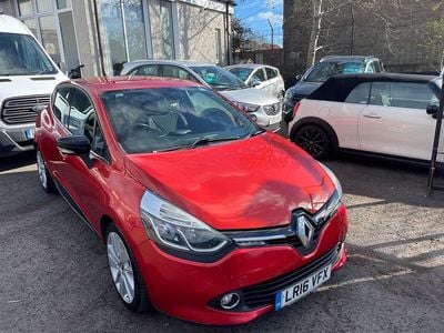 Usado Renault Clio IV Dynamique 90 HP (66 kW) 2016 Vermelho Citadino