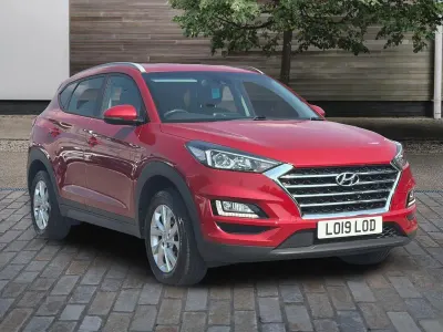 Used Hyundai Tucson SE 132 HP (97 kW) 2019 Red SUV