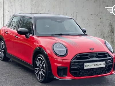 Usado Mini Cooper Hatch 113 kW (154 CV) 2025 Rojo Utilitario