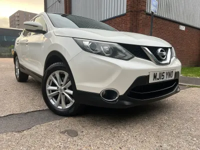 Used Nissan Qashqai Acenta 115 HP (84 kW) 2015 White SUV
